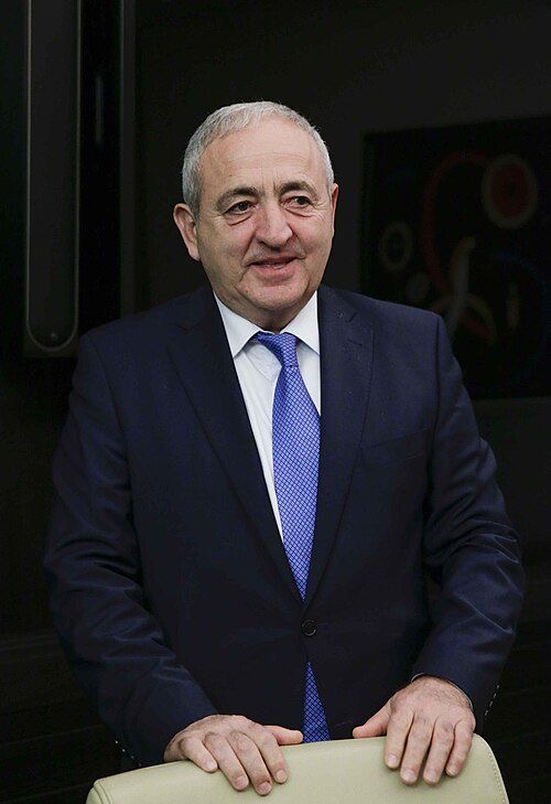 ELM ZİRVƏSİNDƏKİ ASƏF HACIYEVİN 75-Cİ YUBİLEY YAŞINA 