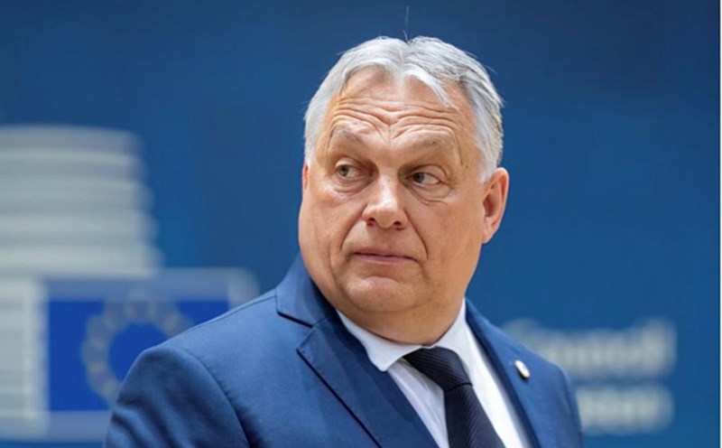 Orban fon der Leyendən Zelenskiyə təzyiq göstərməsini istəyib