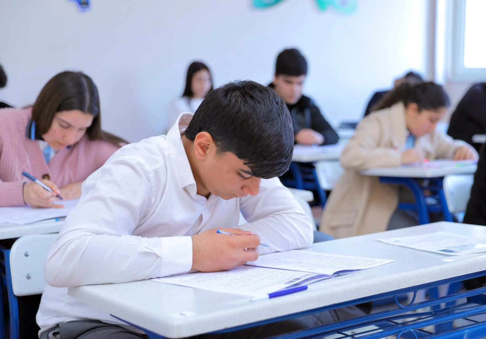 Bazar ertəsi 58 mindən çox şagird buraxılış imtahanı verəcək