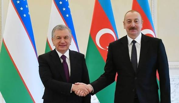 İlham Əliyev Şavkat Mirziyoyevlə telefonla danışıb