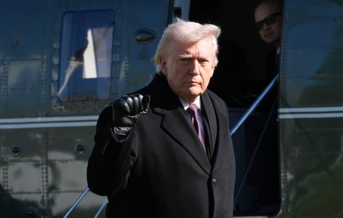 Tramp Lukaşenkonu Sülh Şurasının iclaslarına dəvət edib