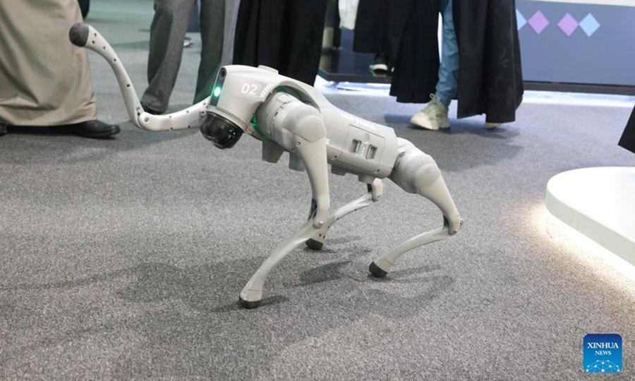 Düşüncə ilə idarə olunan robot-it - Çində inqilabı ixtira