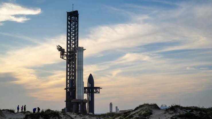 SpaceX ABŞ üçün orbitə peyklər buraxır