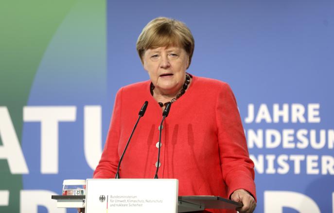 Merkel Rusiya ilə danışıqlarda vasitəçiliyi yenidən rədd edib