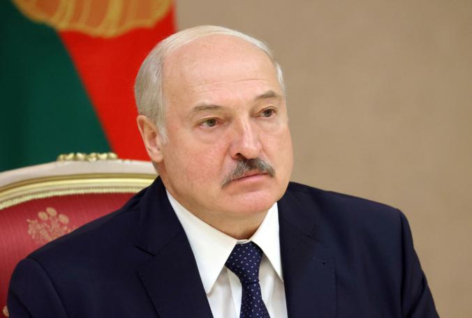 Lukaşenko: Belarus məhkəmələrdə Rusiya təcrübəsini tətbiq etmək istəyir