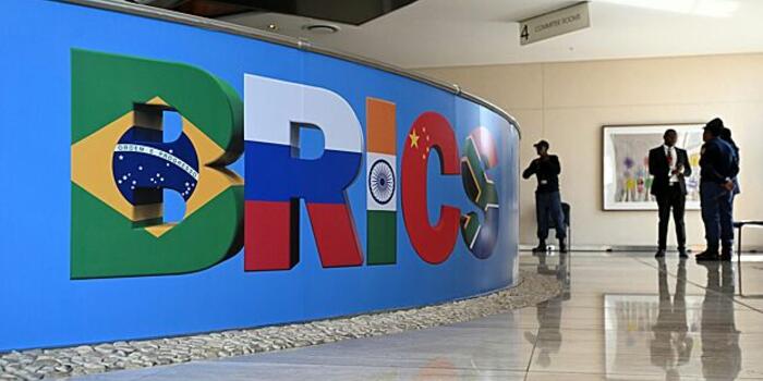 Şoyqu BRICS görüşü üçün Yeni Dehliyə gəlib