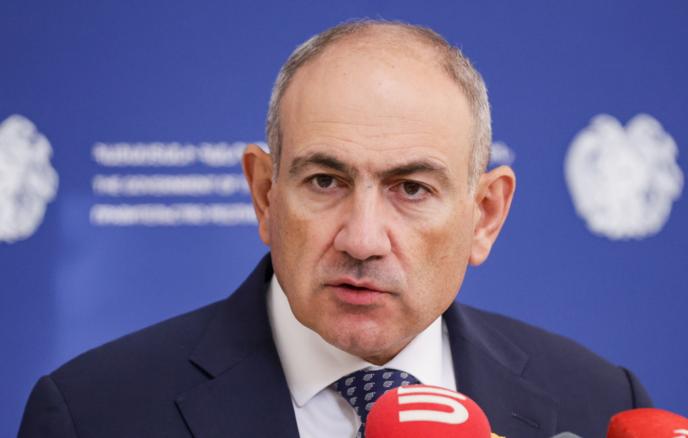 Paşinyan seçkilərdən sonra ilk dəfə Rusiyaya səfər edib