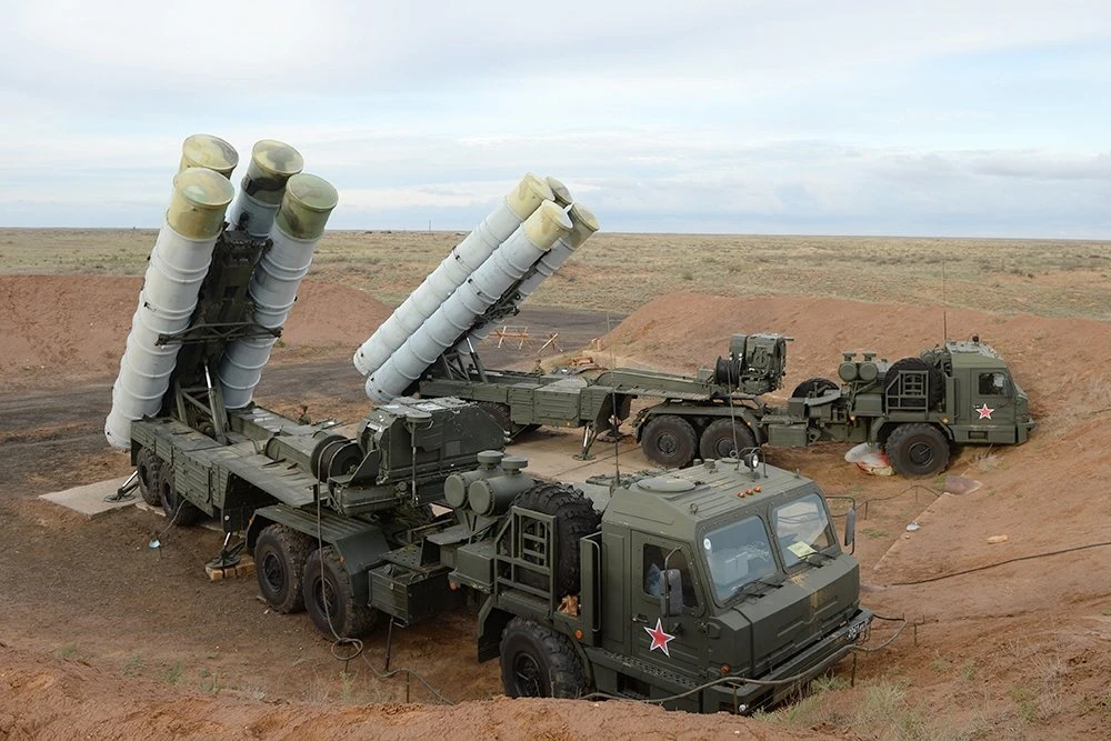 KİV: Türkiyə Rusiyadan aldığı S-400-ləri Körfəz ölkəsinə satıb
