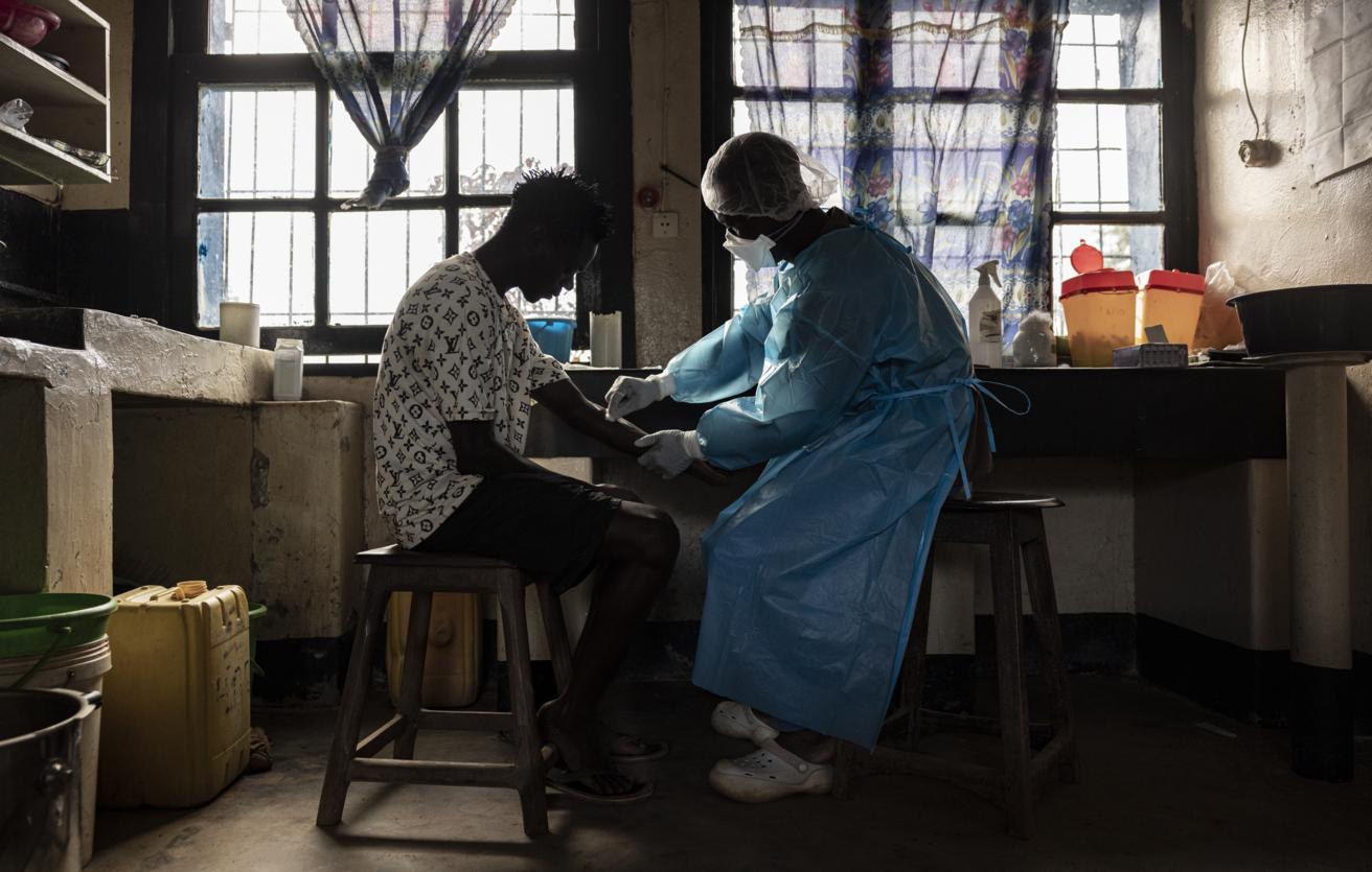 Ebola ilə mübarizədə Afrikaya təcili yardım çağırılıb