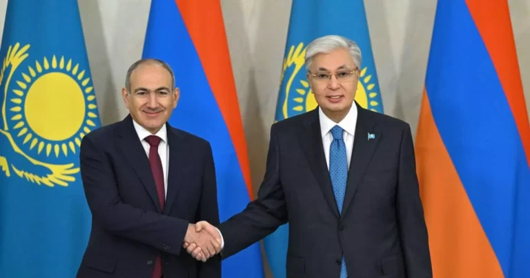 Paşinyan Tokayevi təbrik etdi