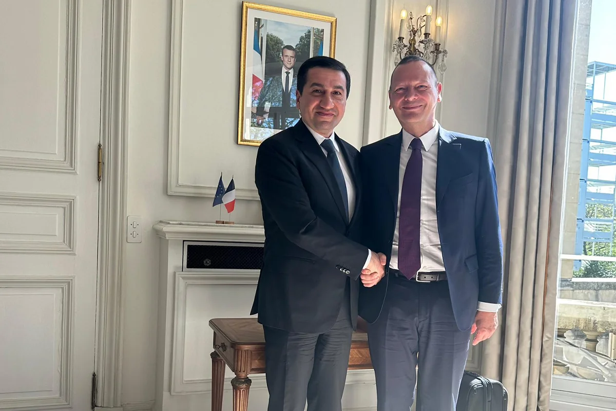 Hikmət Hacıyev Makronun müşaviri ilə ikitərəfli münasibətləri müzakirə edib