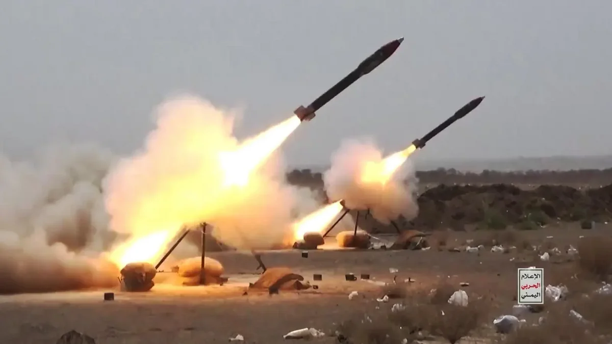 Husilər İsrailə ballsitik raketlə zərbə endirdi