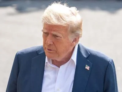 Tramp xarici dərmanlara 100% rüsum tətbiq edəcək