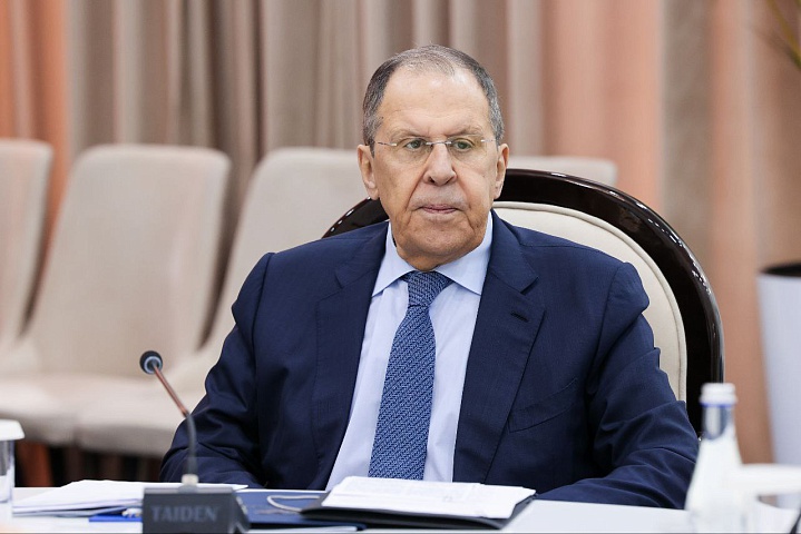 Lavrov: ABŞ İrana zərbələrini dayandırmalıdır