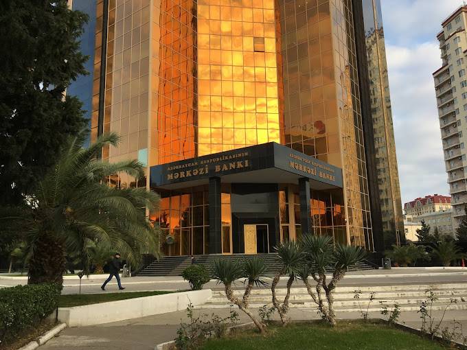 Azərbaycan Mərkəzi Bankı iki kommersiya bankının vəzifəli şəxslərini cərimələyib