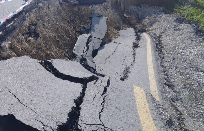 Bibiheybət yolunda torpaq sürüşməsinin olduğu ərazi nəzarətdə saxlanılır - BİRGƏ MƏLUMAT