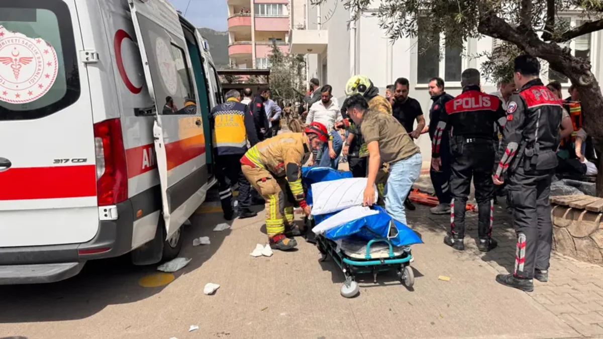 Türkiyədə məktəbdə 4 nəfərin həyatına qəsd edən şagird özünü də öldürüb