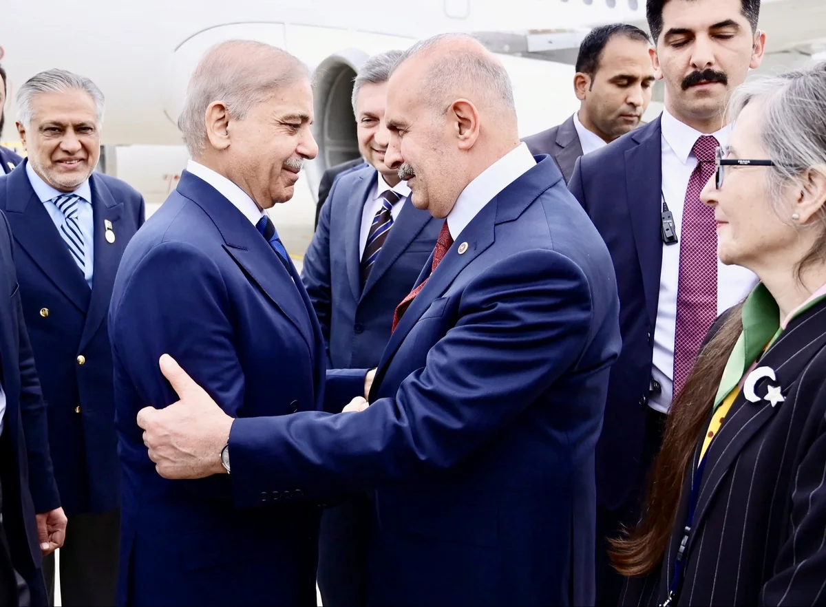 Şahbaz Şəriflə İshaq Dar Türkiyədədir