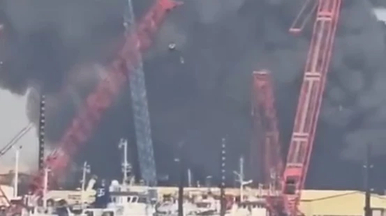 KİV: Bəhreyn limanında ABŞ bayrağı altında üzən tankerə hücum edilib