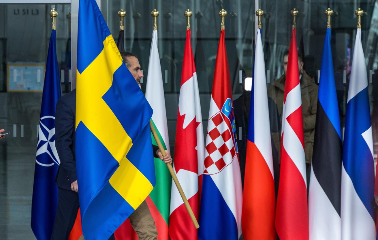 FT: Avropa NATO-da ABŞ qoşunları ilə bağlı aydınlıq istəyəcək