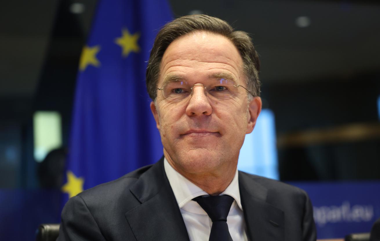 Rutte: NATO Rusiyanın nüvə təlimlərini izləyir