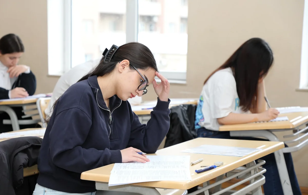 Bu gün buraxılış imtahanı keçirilib