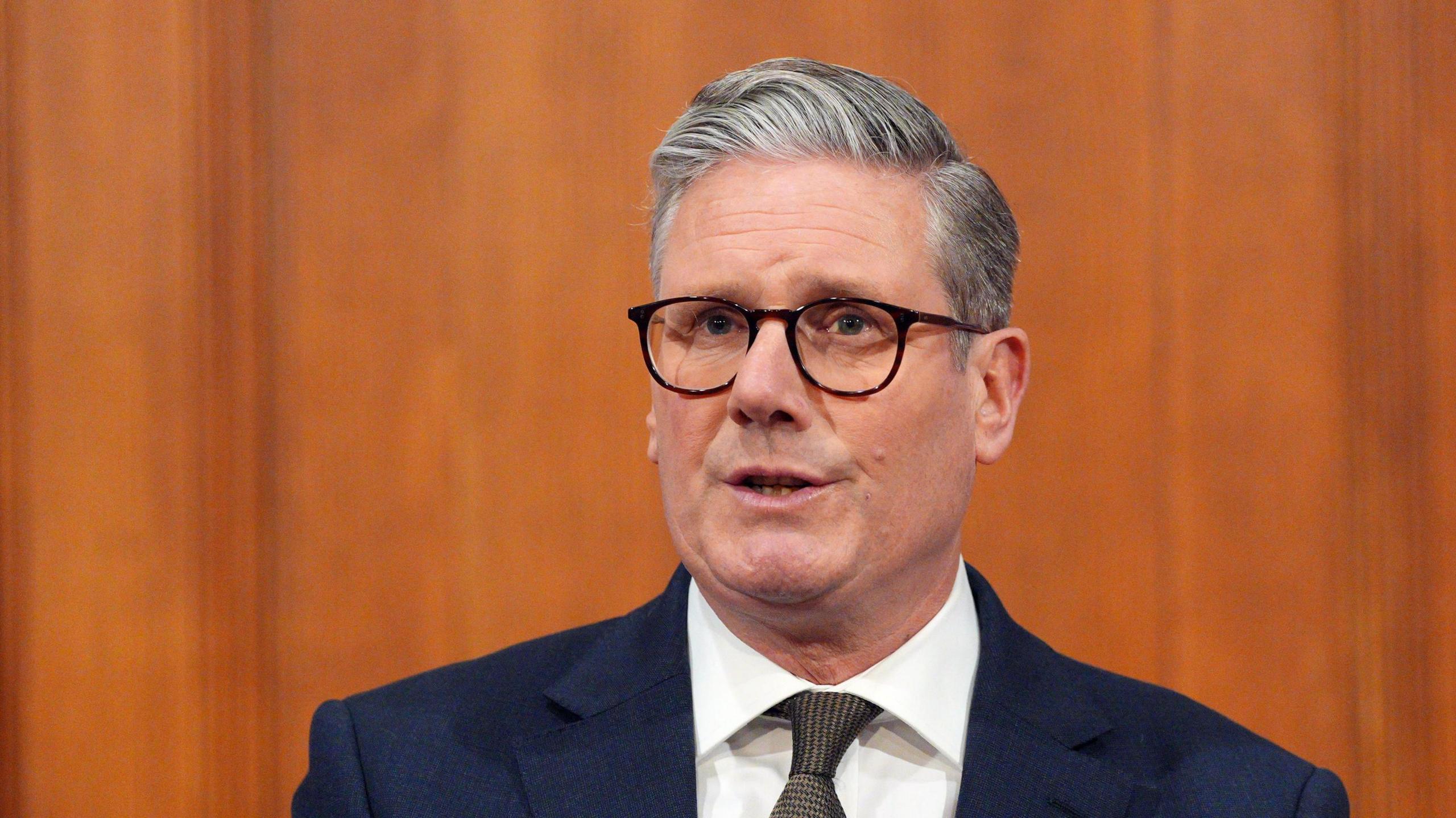 Starmer vəzifəsindən ayrılmaq niyyətində deyil