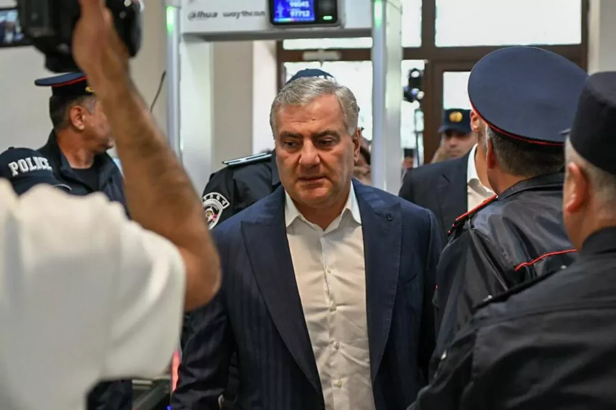Ermənistanda Karapetyanın yeddi tərəfdarı həbs edilib