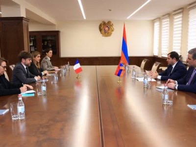 Papikyan Fransa səfiri ilə müdafiə əməkdaşlığını müzakirə etdi