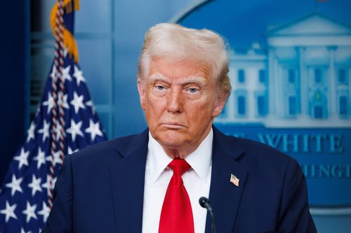 Tramp Avropaya çox əsəbidir - Senator